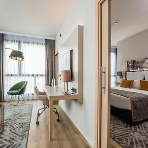 4* מלון Leonardo Royal Fira